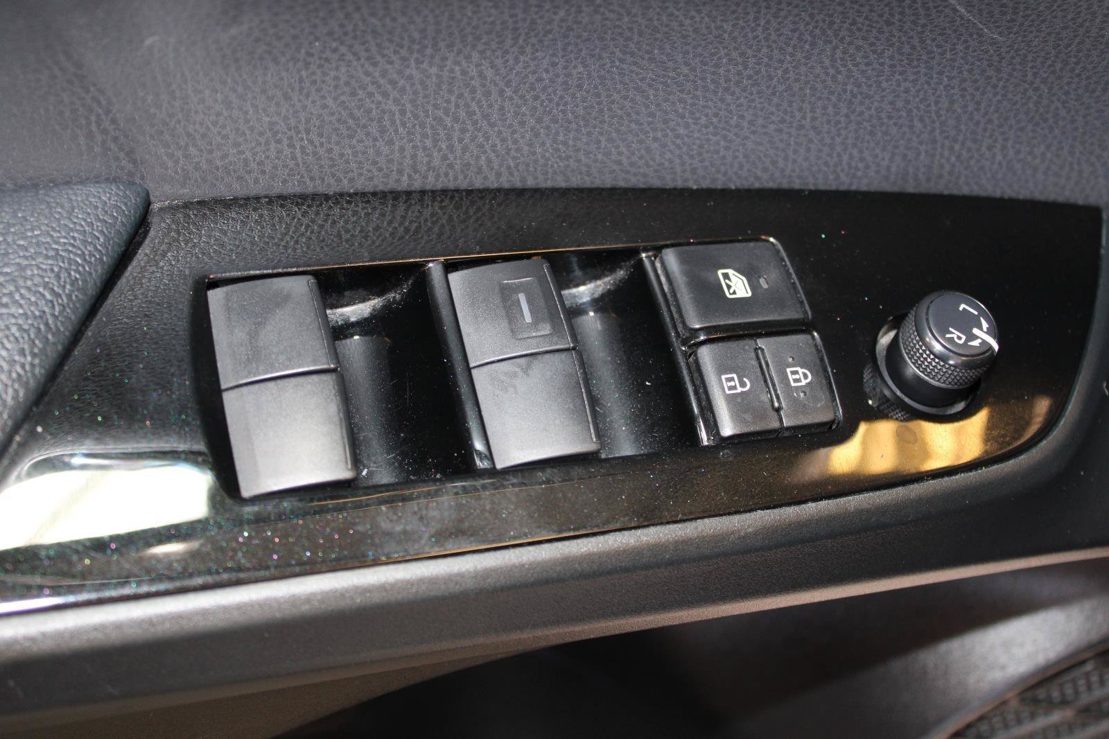 Used 2021 Toyota Prius Prime XLE FWD image 48