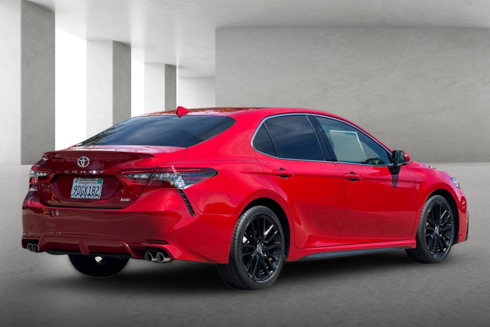 Used 2023 Toyota Camry XSE FWD image 4