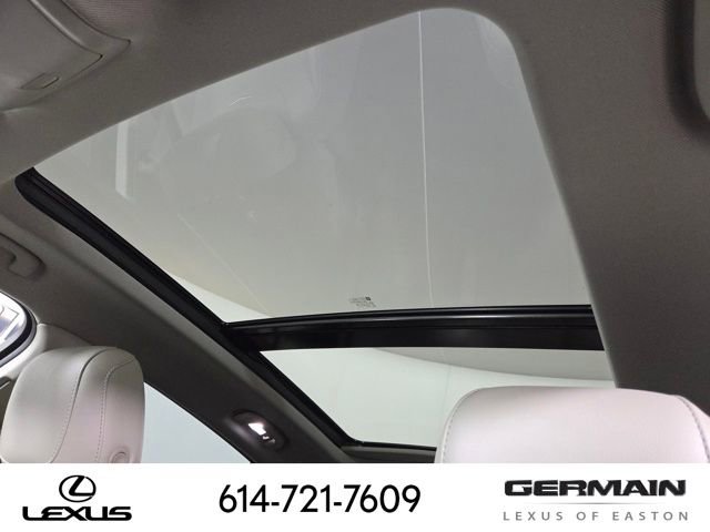 Used 2019 Cadillac XT4 Luxury w/ Cold Weather Package image 33