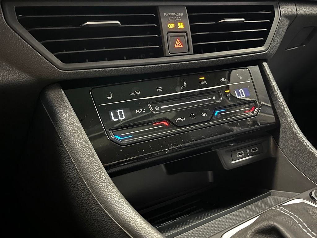 New 2027 Volkswagen Jetta SE FWD image 9