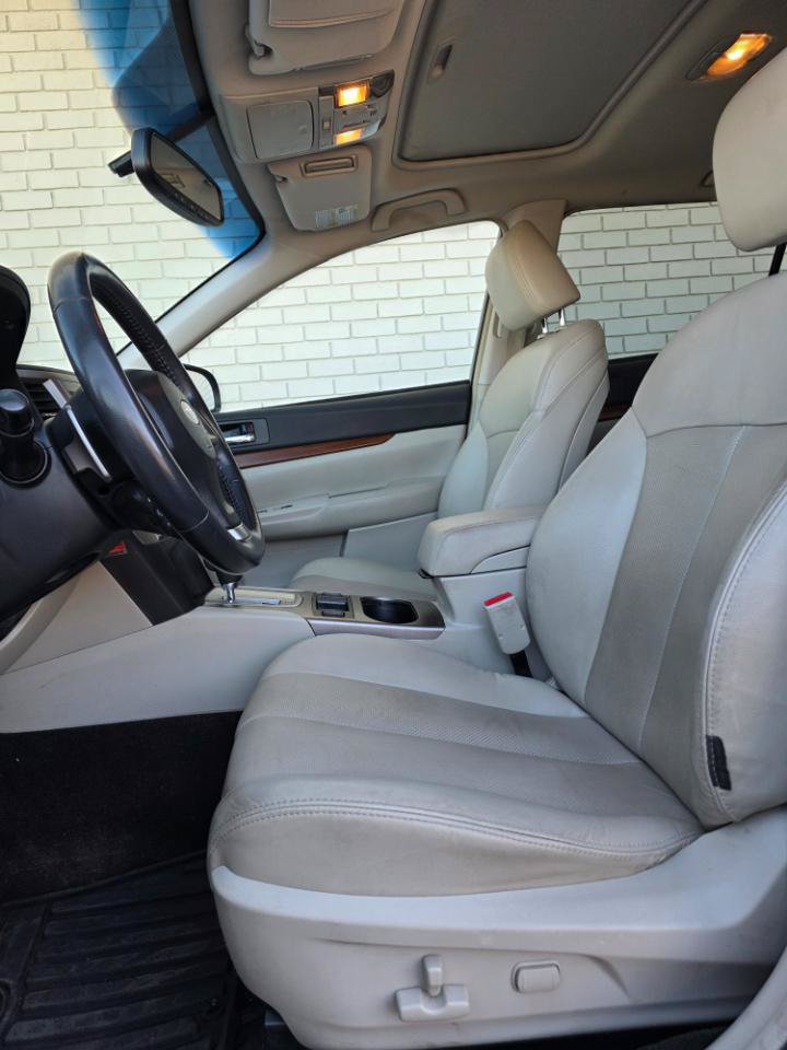 Used 2014 Subaru Outback 2.5i Limited w/ Moonroof Package AWD/4WD image 11