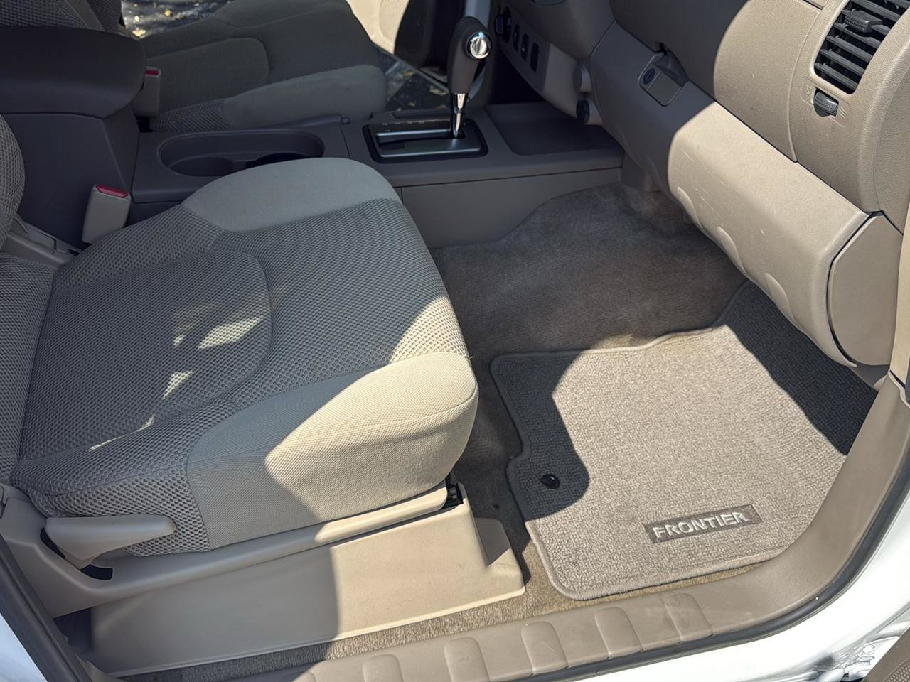 Used 2012 Nissan Frontier SV AWD/4WD image 15
