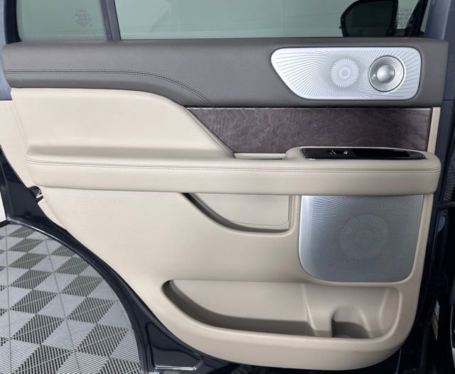 Used 2022 Lincoln Navigator Reserve image 22