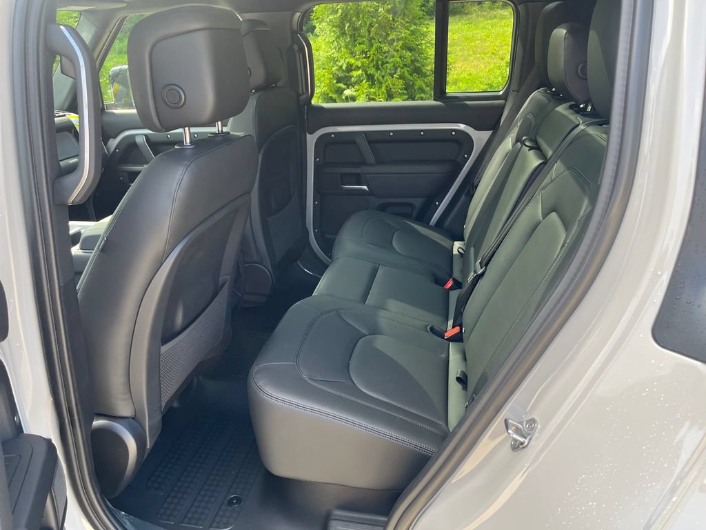 New 2026 Land Rover Defender 110 X-Dynamic SE AWD/4WD image 12