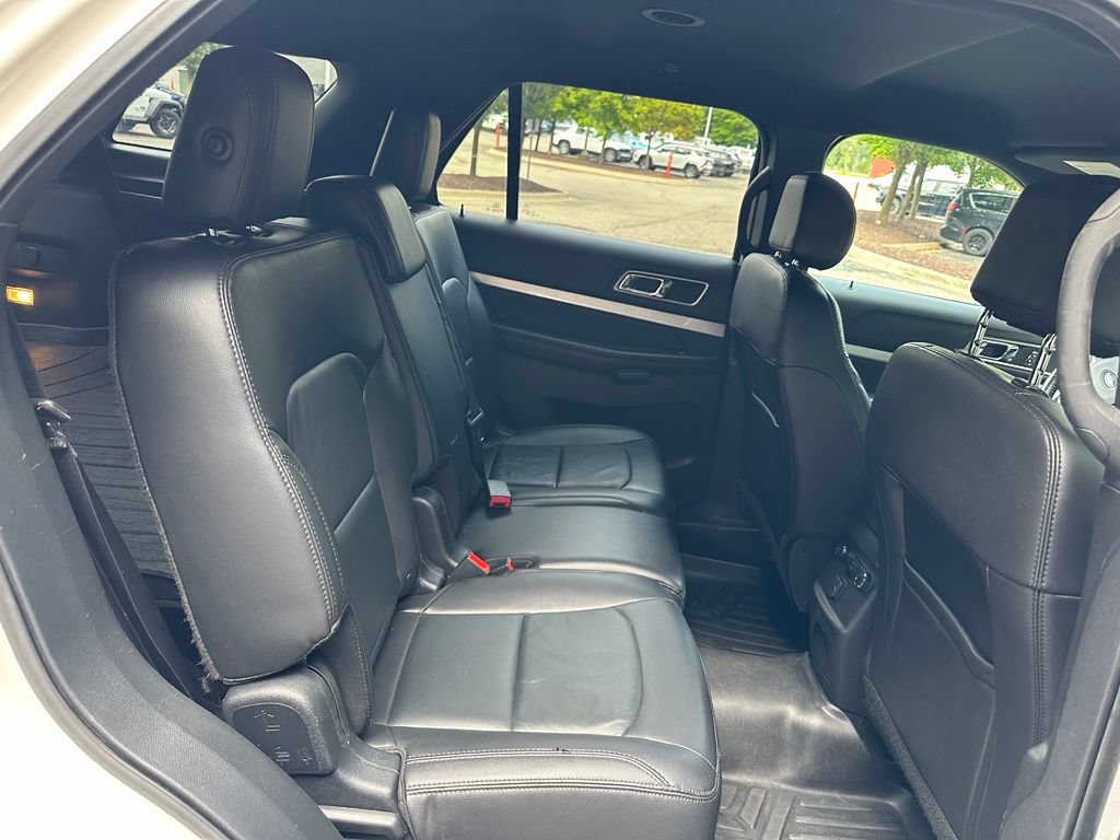 Used 2017 Ford Explorer XLT w/ Equipment Group 202A FWD image 26