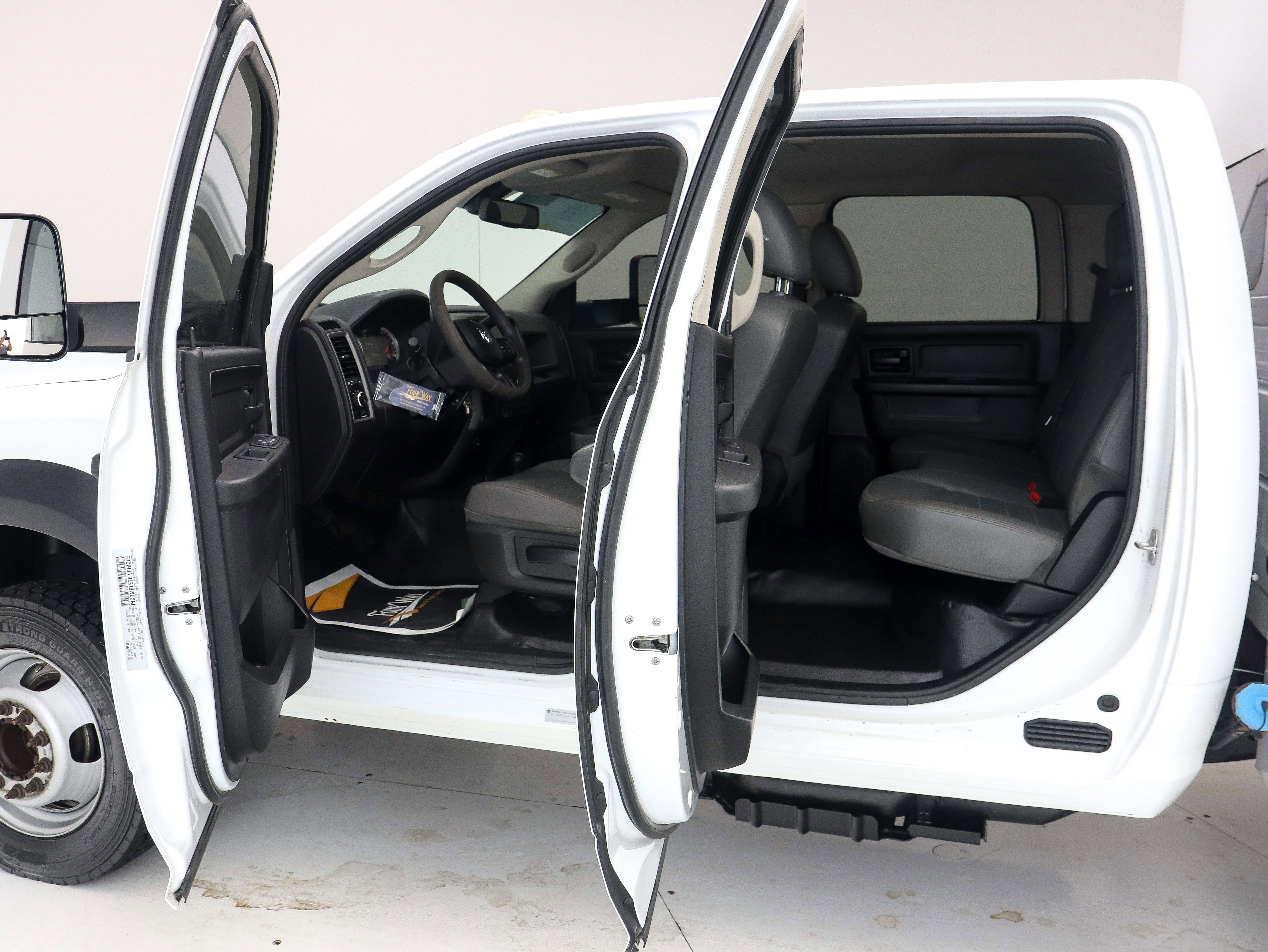 Used 2018 RAM 5500 Tradesman w/ Max Tow Package AWD/4WD image 27
