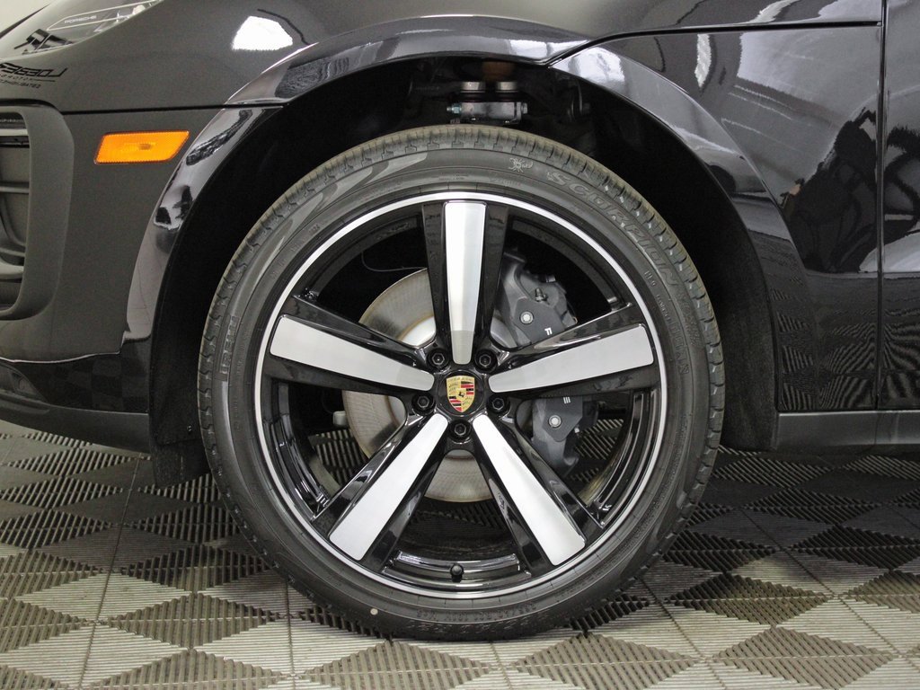 Used 2025 Porsche Macan image 39