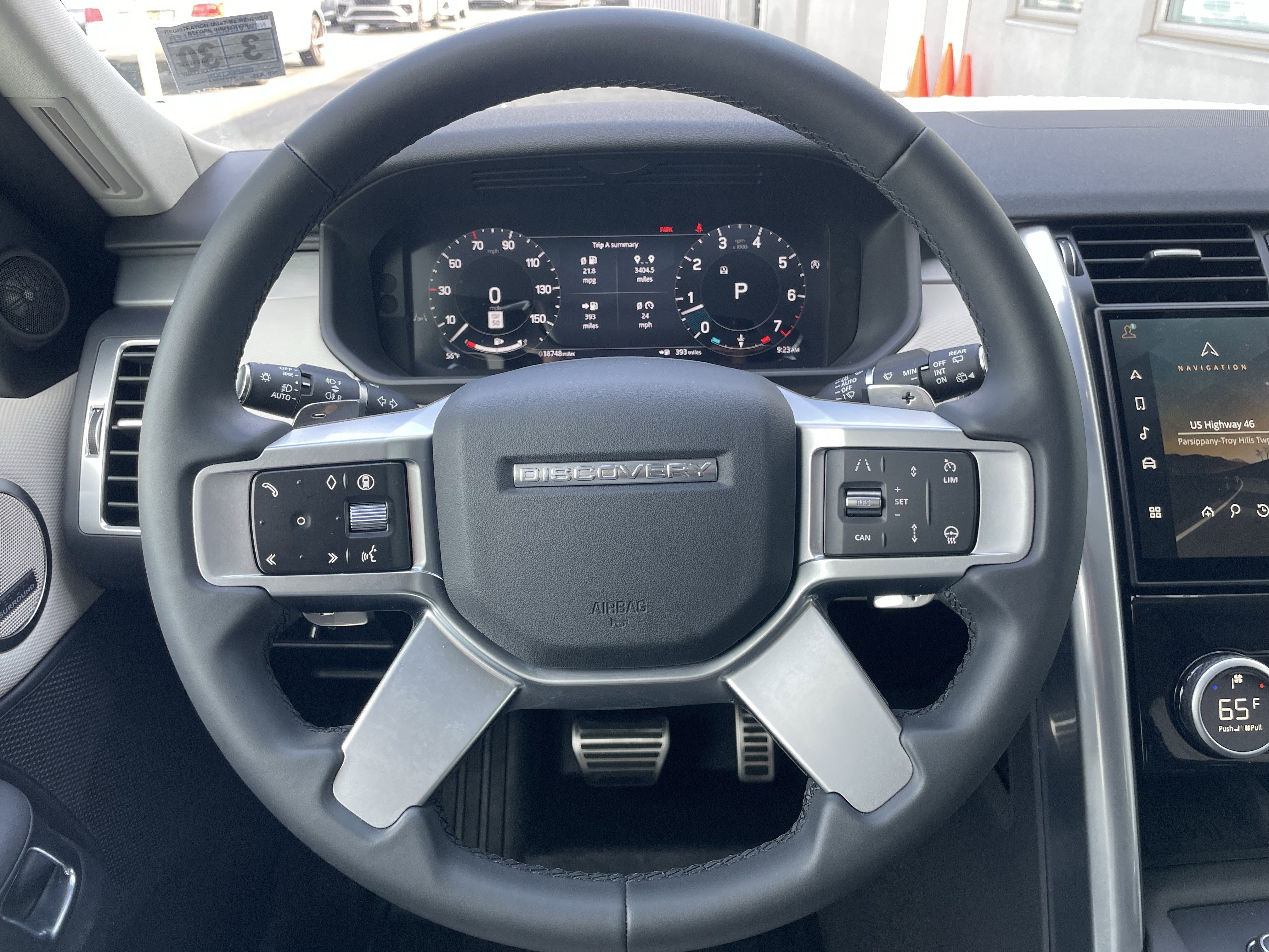 Used 2025 Land Rover Discovery Dynamic SE AWD/4WD image 21
