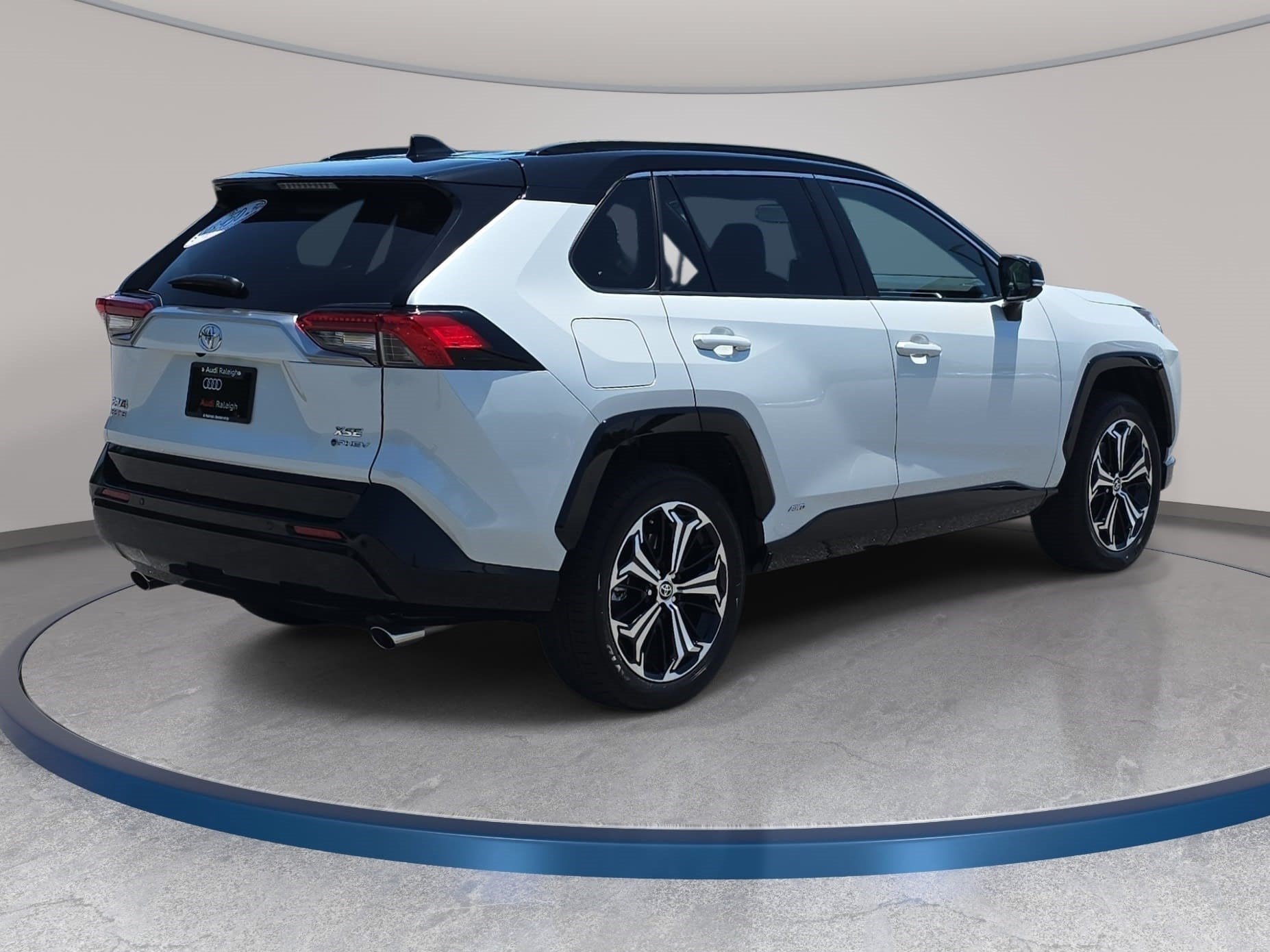 Used 2025 Toyota RAV4 XSE w/ Premium Package AWD/4WD image 5