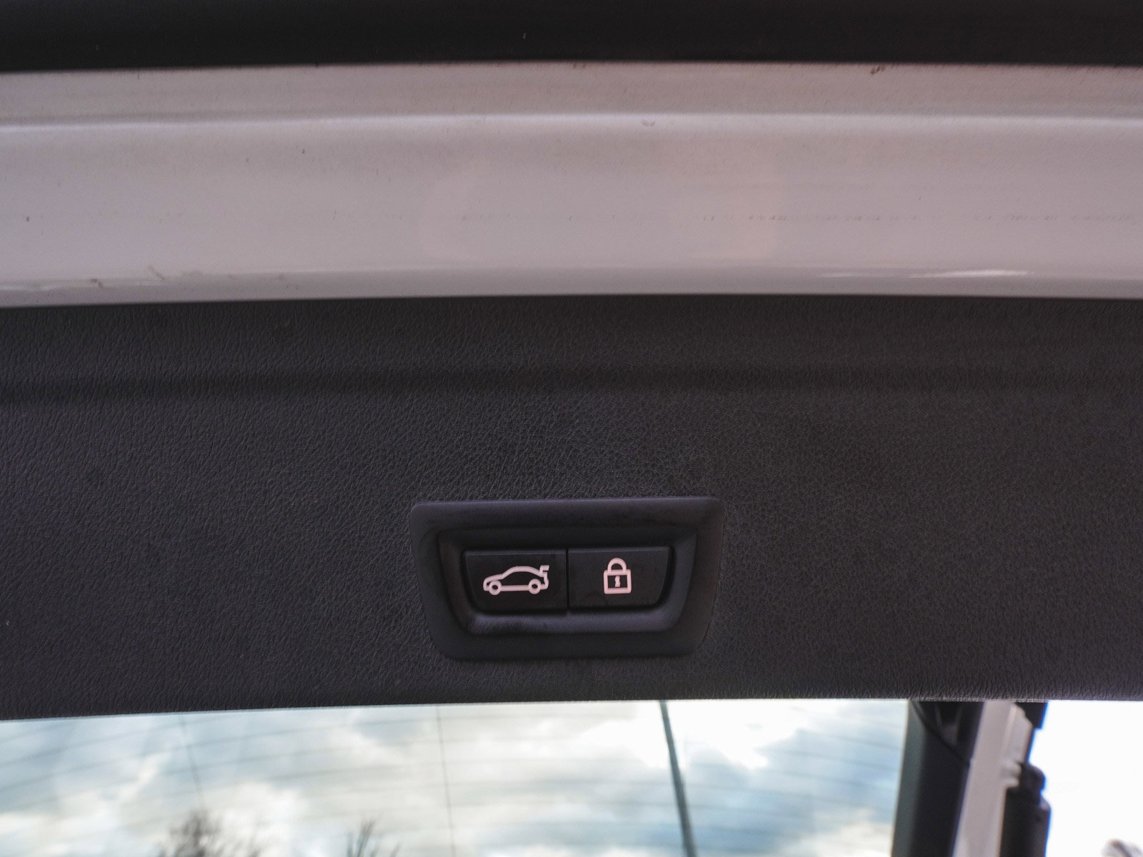 Used 2023 BMW X6 xDrive40i w/ M Sport Package image 43