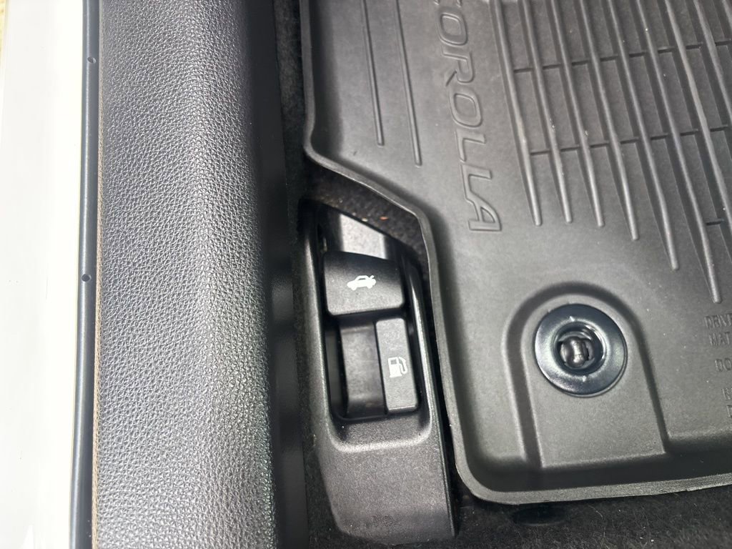 Used 2022 Toyota Corolla LE image 24