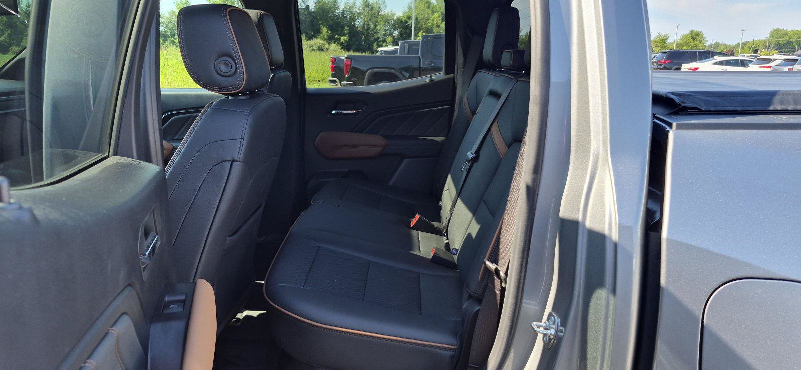 Used 2024 GMC Canyon AT4 w/ AT4 Premium Package AWD/4WD image 7