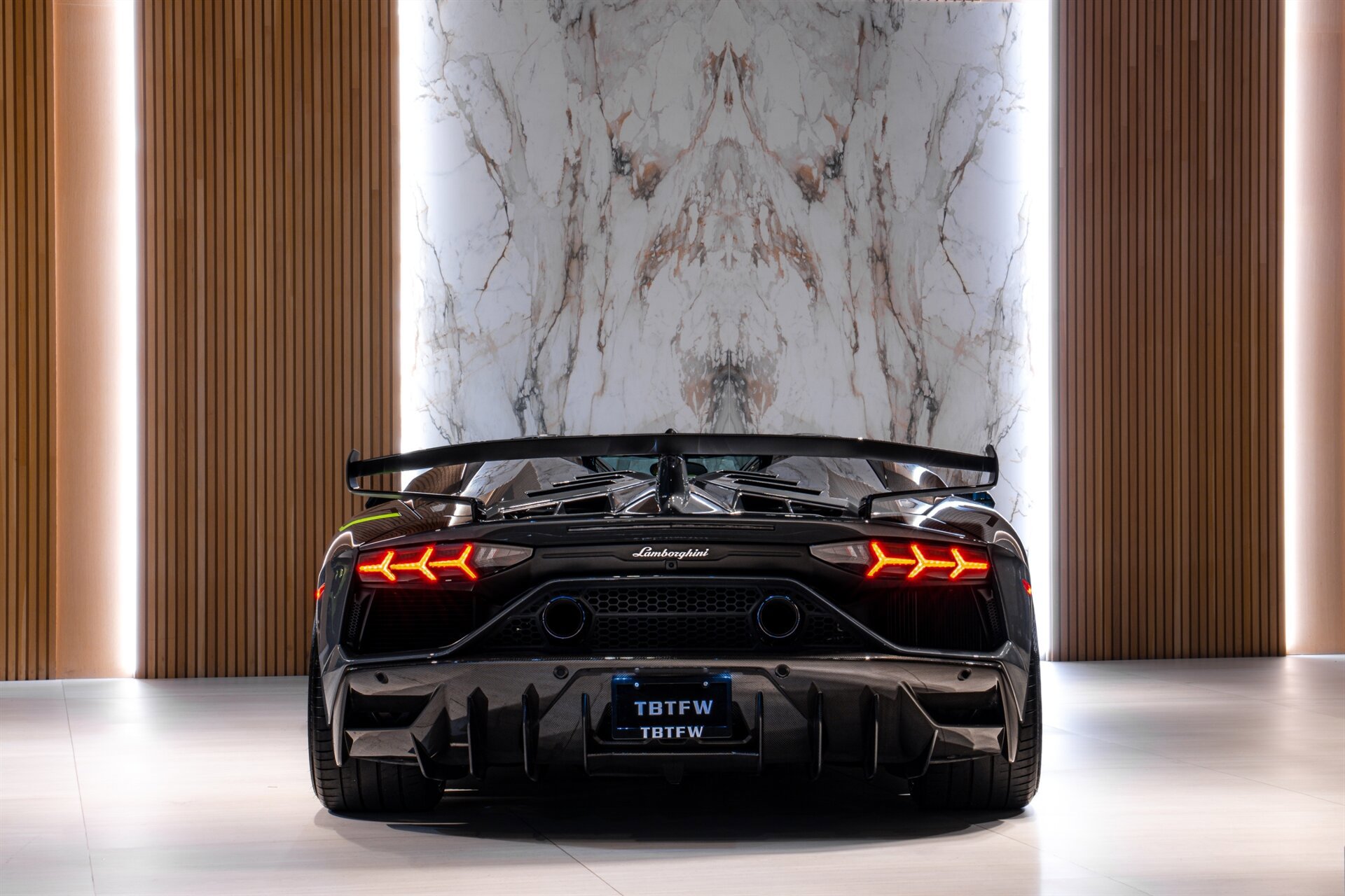 Used 2020 Lamborghini Aventador SVJ AWD/4WD image 7