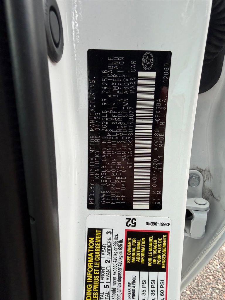 Used 2025 Toyota Camry SE FWD image 31