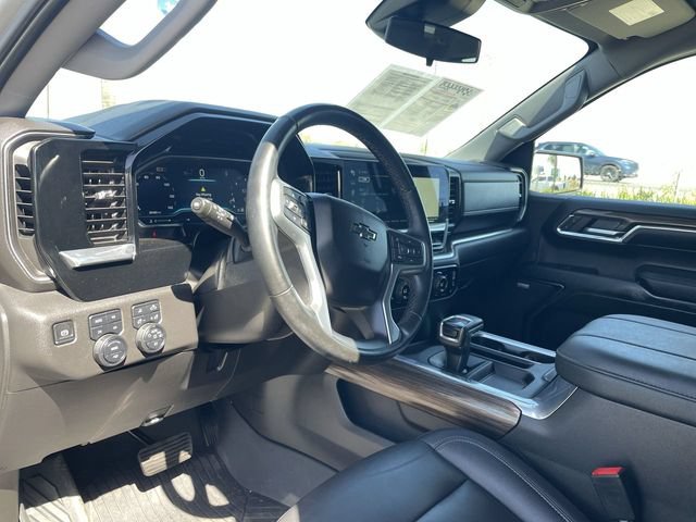Used 2024 Chevrolet Silverado 1500 LT Trail Boss w/ LT Trail Boss Premium Package AWD/4WD image 10
