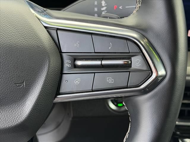 Certified 2025 Chevrolet Traverse LT FWD image 19