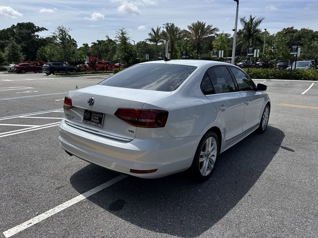 Used 2017 Volkswagen Jetta SEL FWD image 3