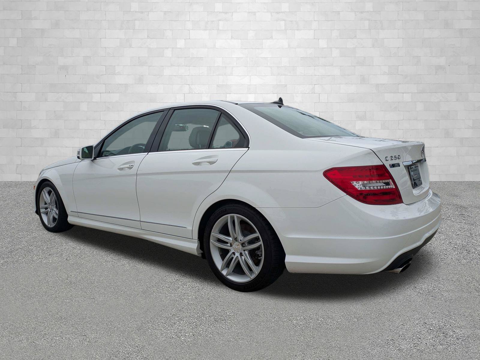 Used 2013 Mercedes-Benz C 250 Sedan image 4