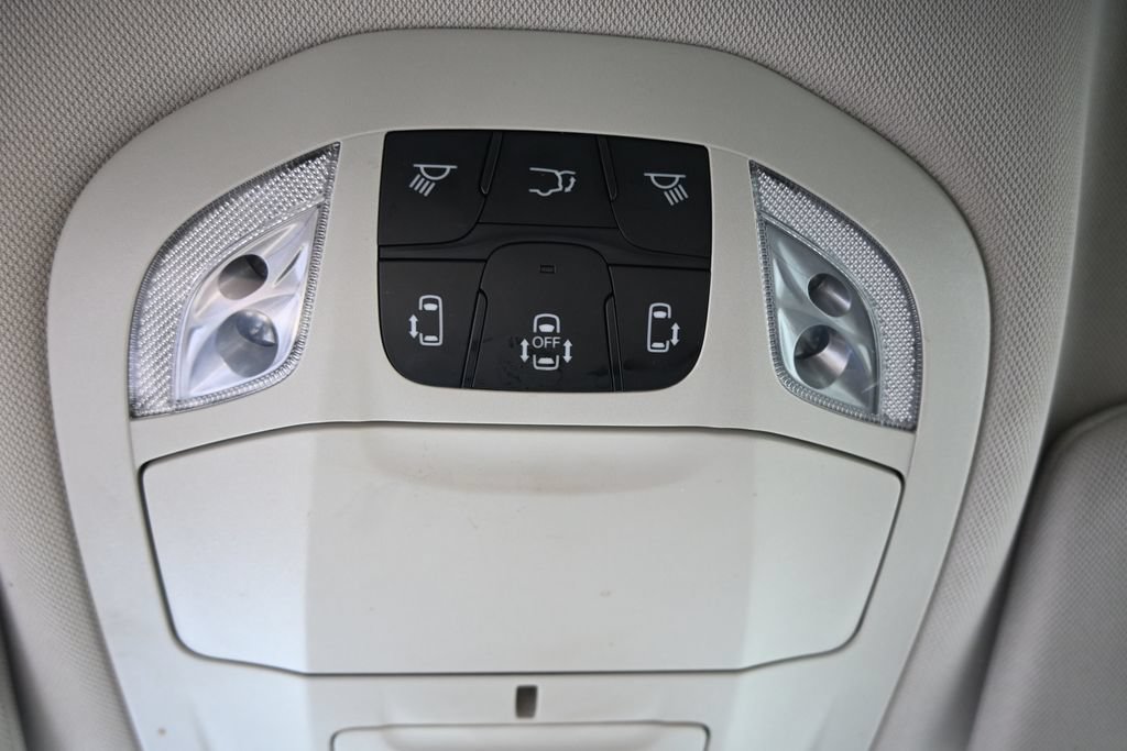 Used 2022 Chrysler Pacifica Touring-L FWD image 32