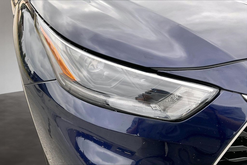 Used 2021 Toyota Highlander XLE FWD image 32