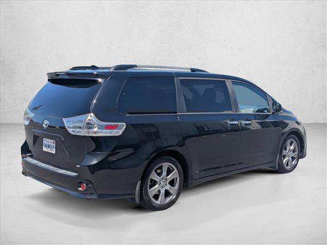 Used 2018 Toyota Sienna SE w/ Carpet Mat Package FWD image 5