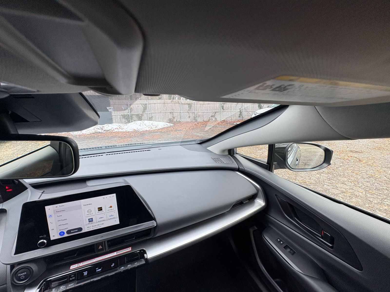 Used 2025 Toyota Prius LE FWD image 33
