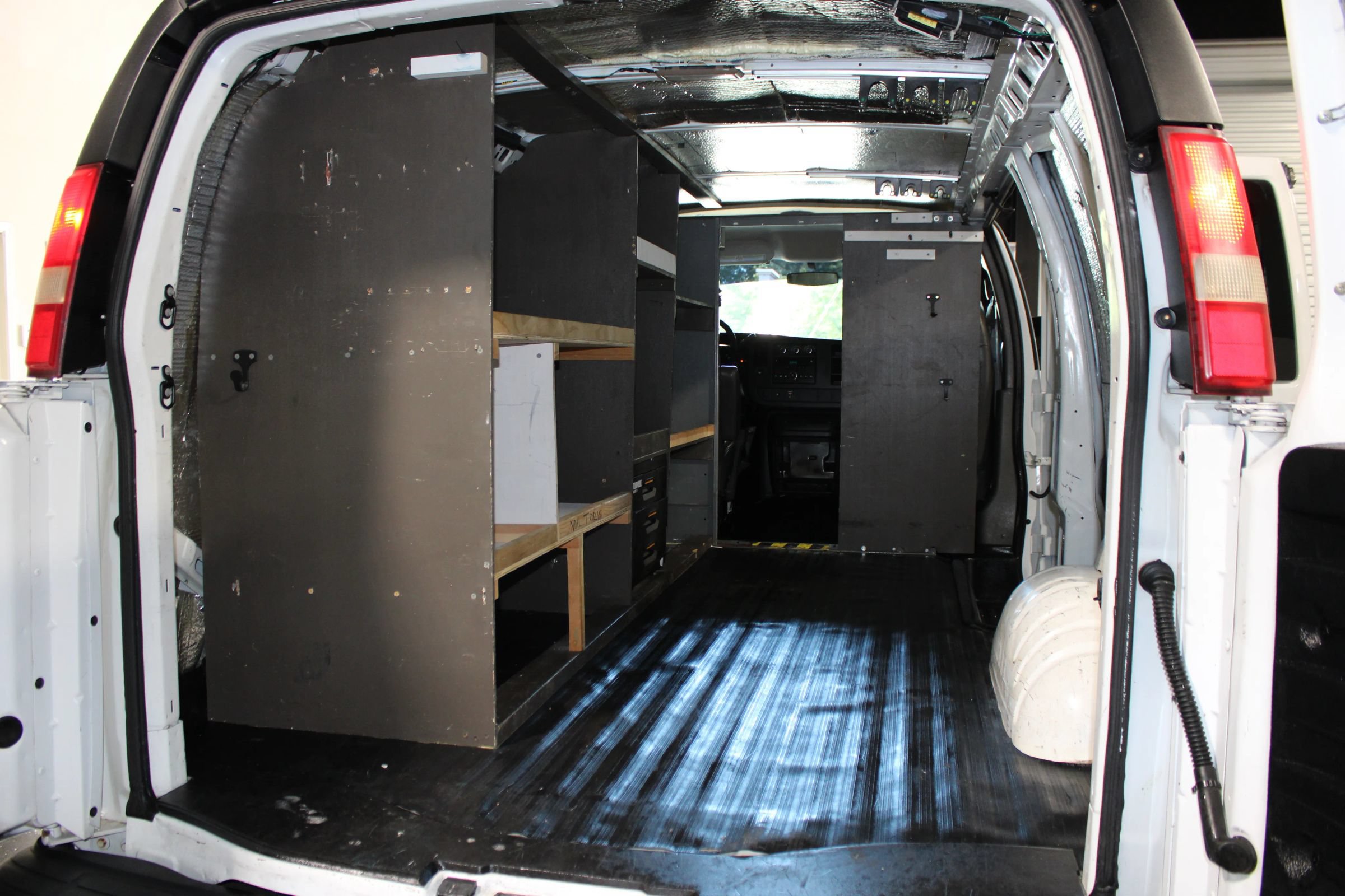 Used 2011 Chevrolet Express 2500 RWD image 23