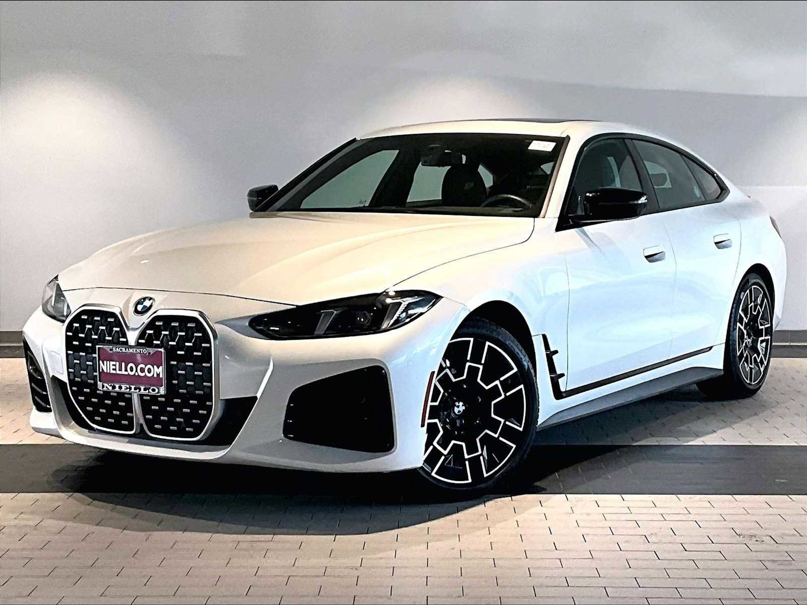 Used 2025 BMW 430i xDrive w/ M Sport Package image 1