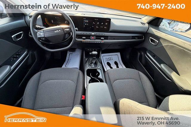 Used 2025 Kia K4 LXS image 12