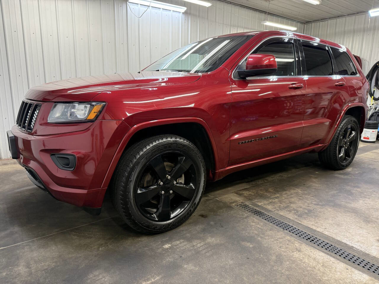 Used 2015 Jeep Grand Cherokee Altitude AWD/4WD image 1