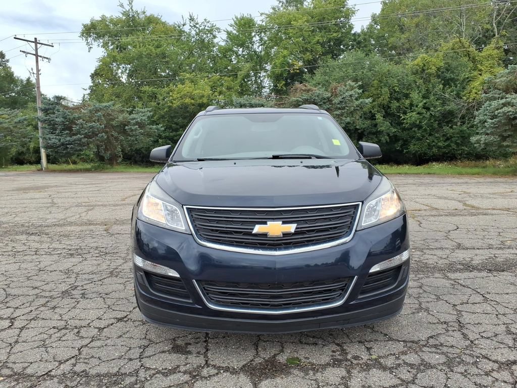 Used 2017 Chevrolet Traverse LS FWD image 2