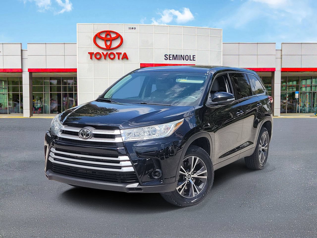 Used 2019 Toyota Highlander LE FWD image 1