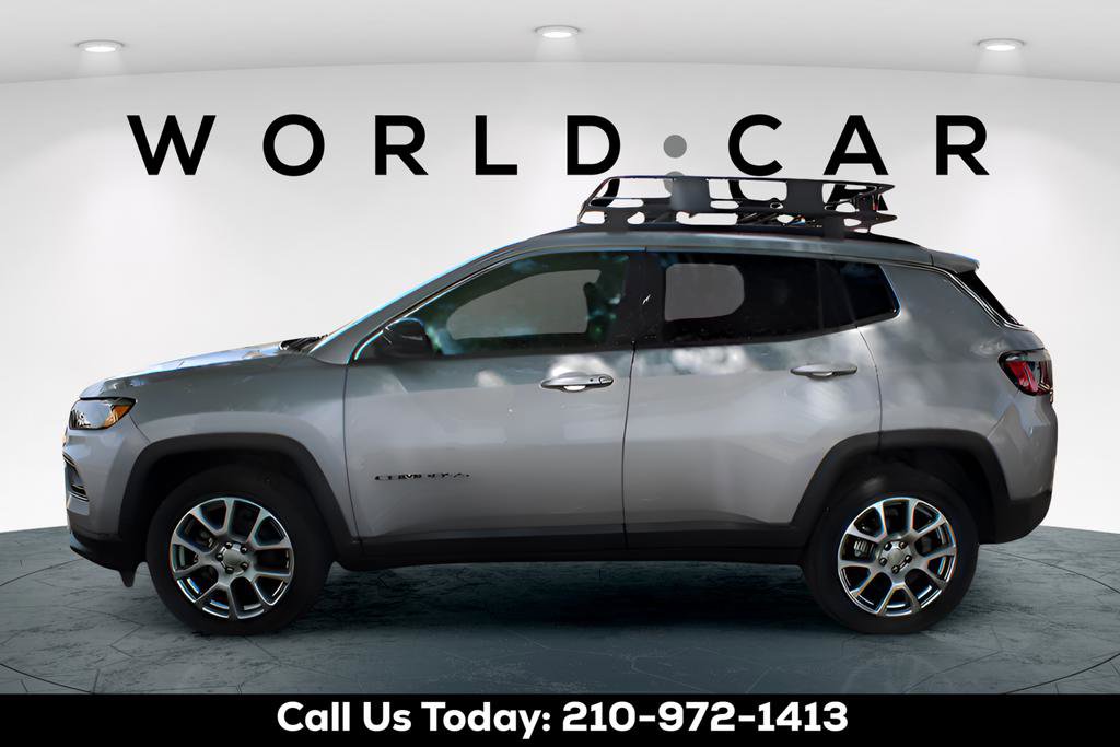 Used 2022 Jeep Compass Latitude image 4