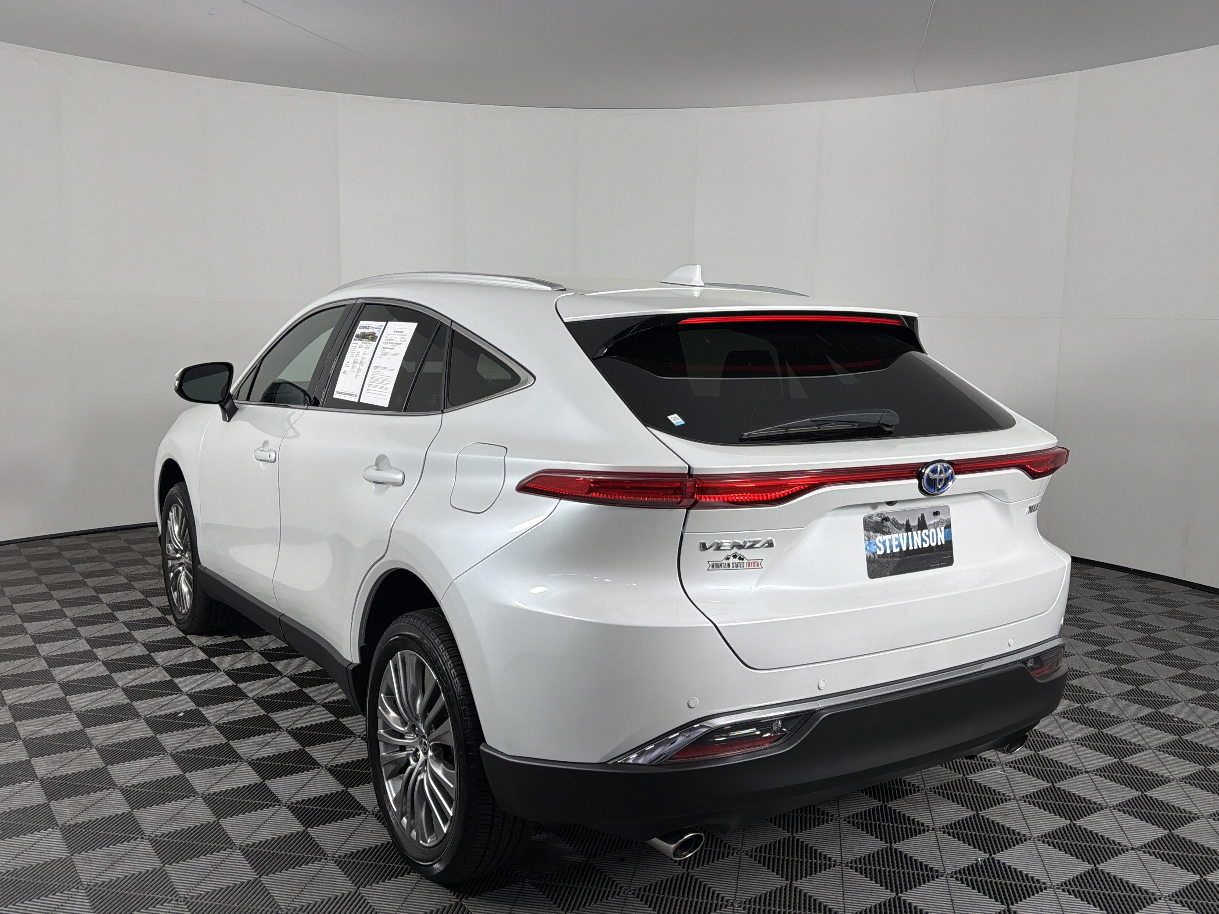 Used 2024 Toyota Venza XLE AWD/4WD image 22
