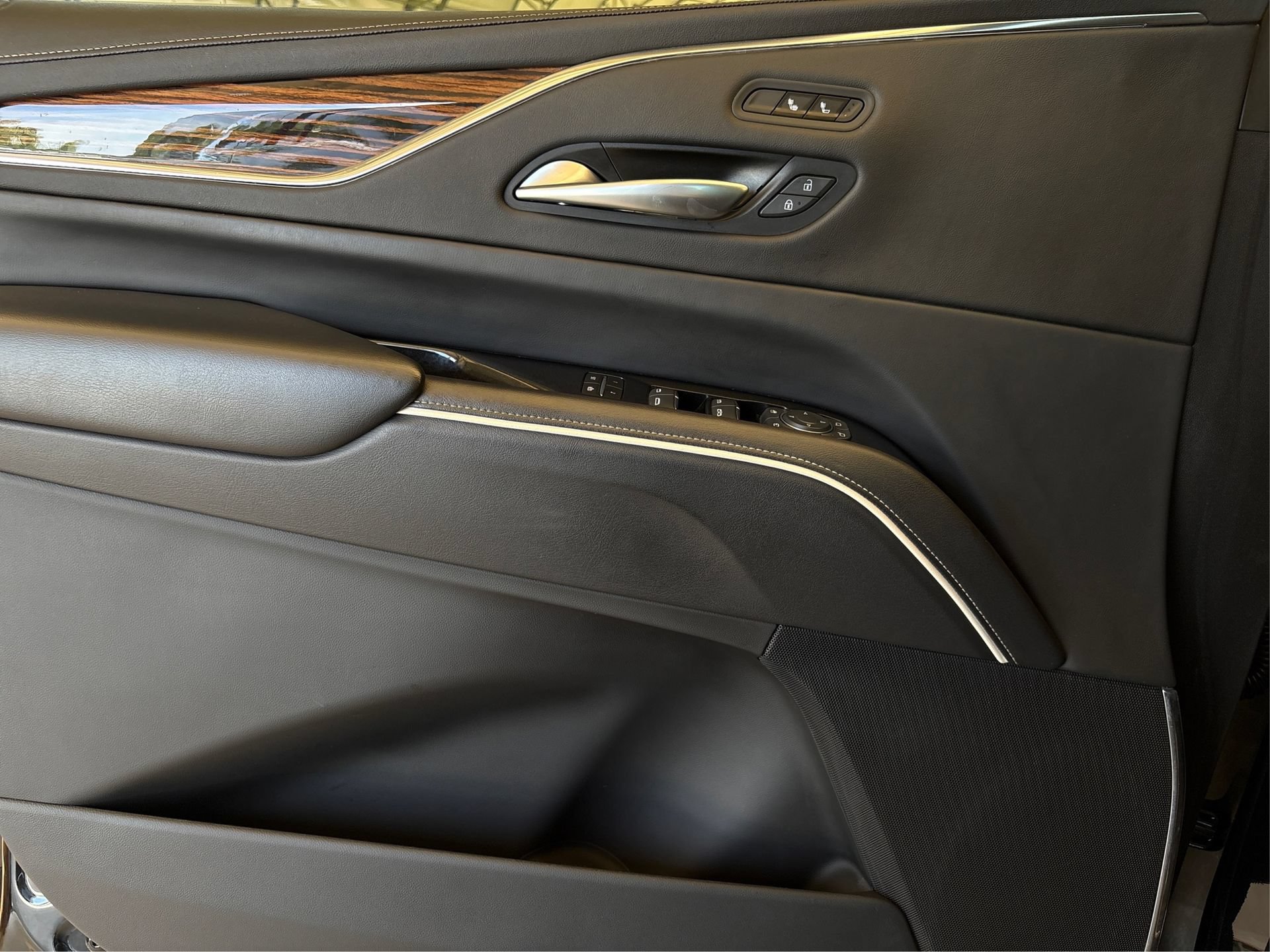 Used 2023 Cadillac Escalade ESV Luxury RWD image 20