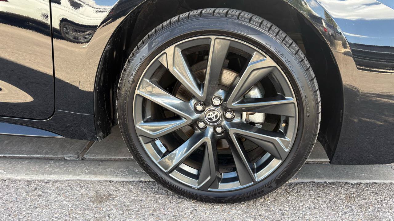Used 2025 Toyota Corolla SE FWD image 2