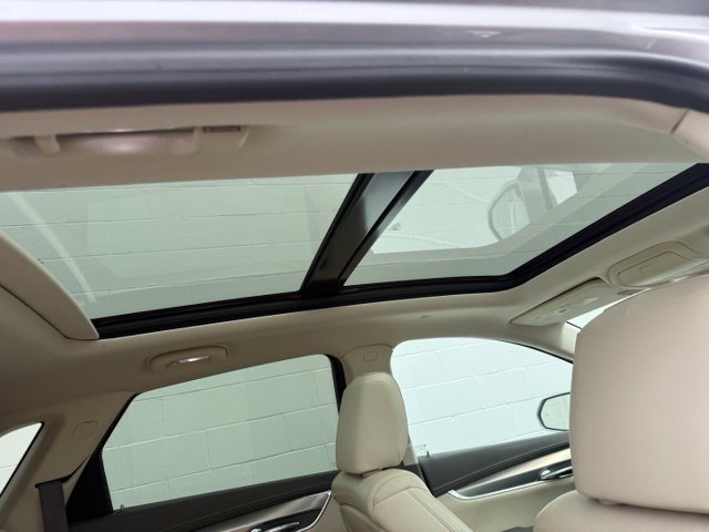 Used 2017 Cadillac XT5 Luxury w/ Driver Awareness Package FWD image 14