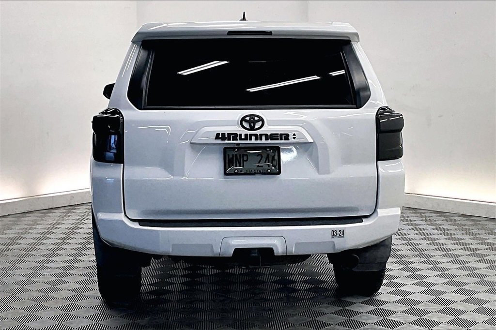 Used 2022 Toyota 4Runner SR5 Premium image 3