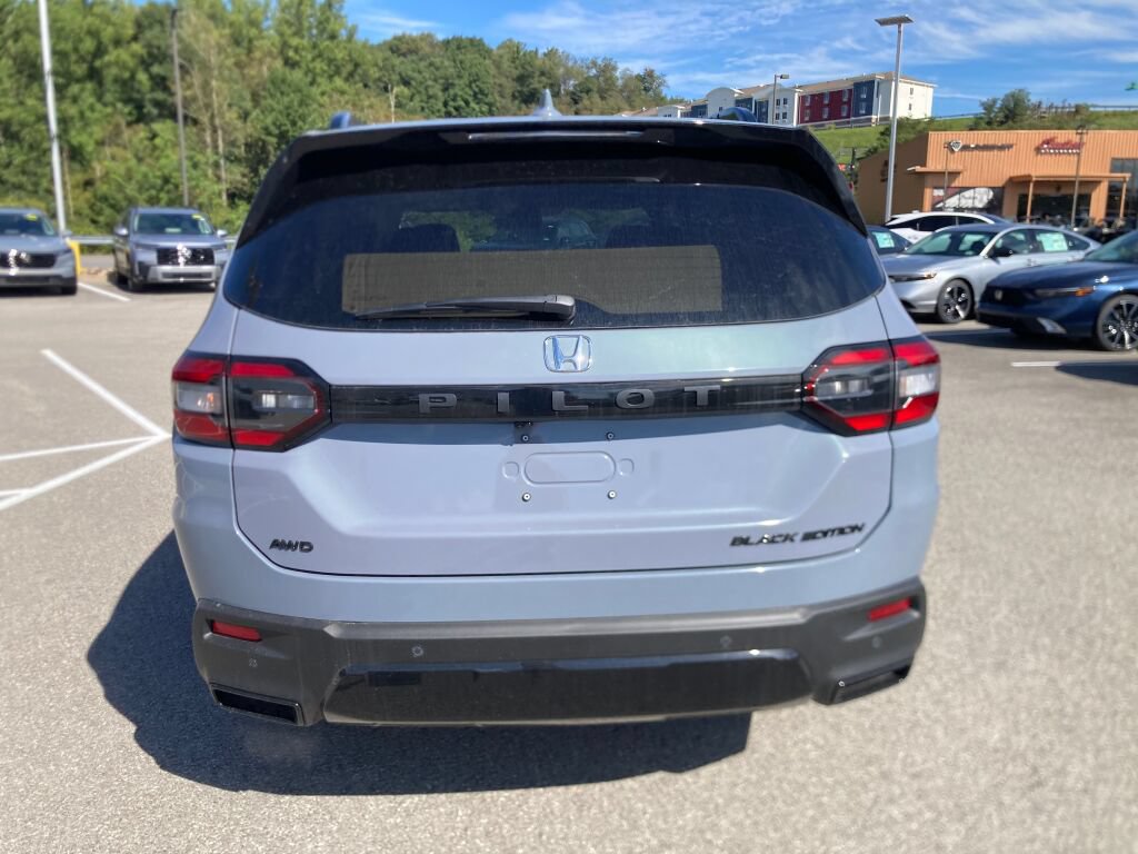 New 2026 Honda Pilot Black Edition image 4