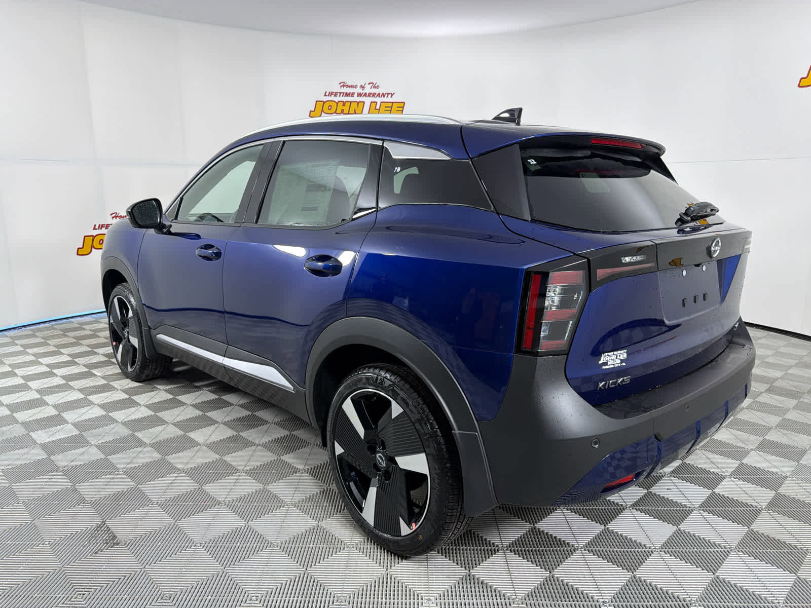 New 2026 Nissan Kicks SR w/ SR Premium Package image 3