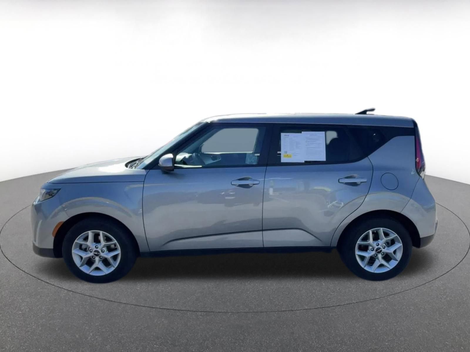 Used 2025 Kia Soul LX w/ LX Technology Package image 9