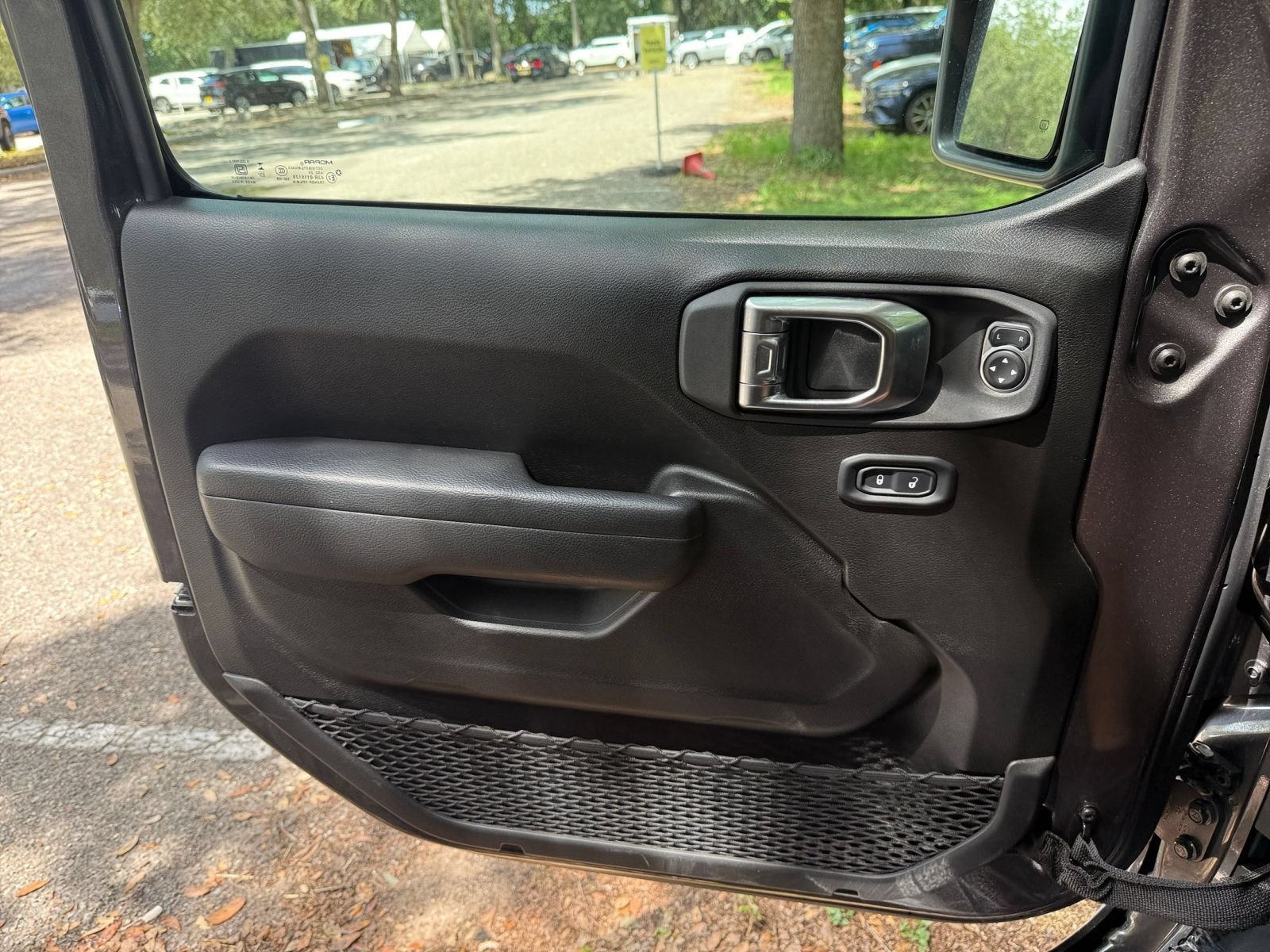 Used 2026 Jeep Wrangler Unlimited Rubicon AWD/4WD image 16