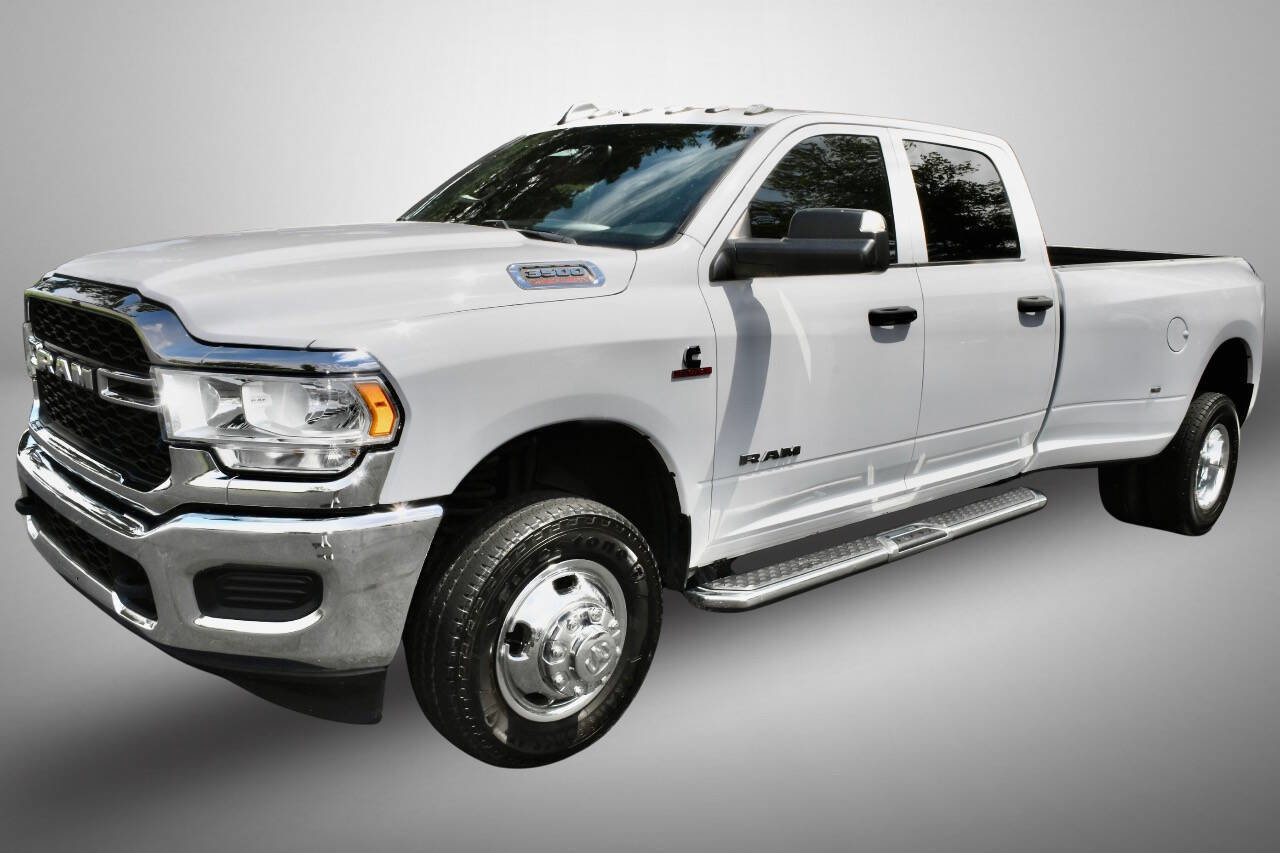 Used 2022 RAM 3500 Tradesman w/ Chrome Appearance Group AWD/4WD image 3