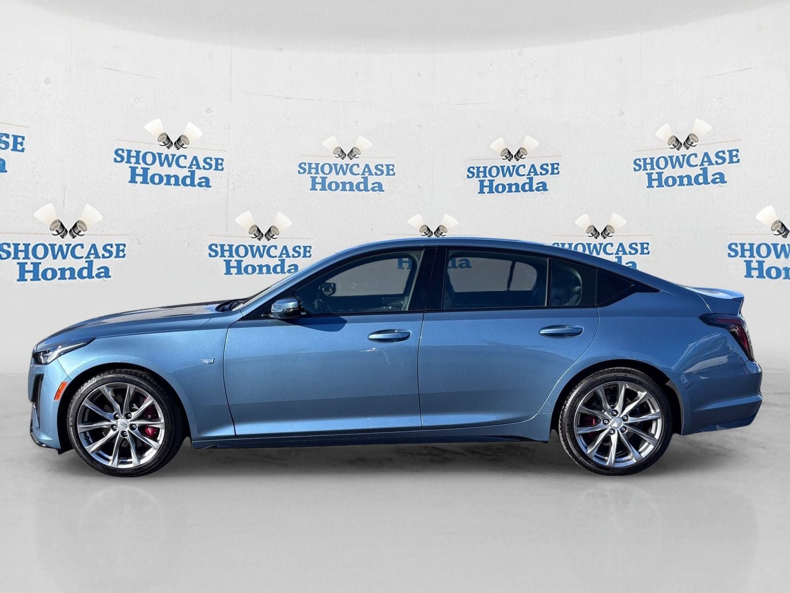Used 2023 Cadillac CT5 Sport w/ Technology Package RWD image 4