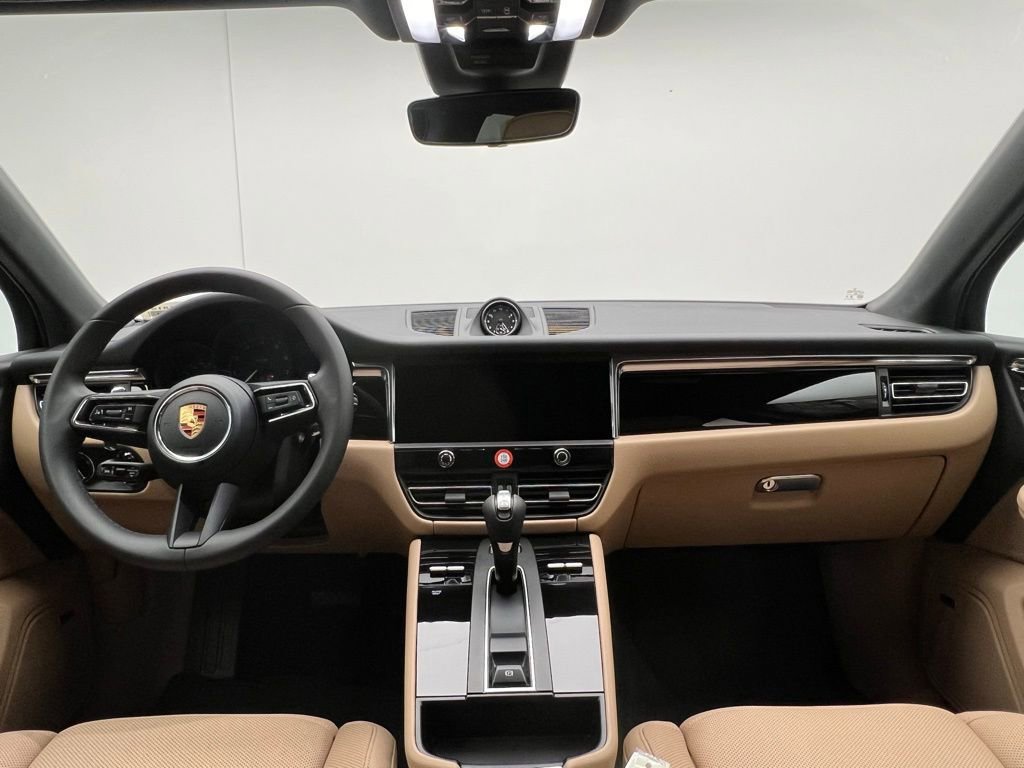 Used 2026 Porsche Macan AWD/4WD image 6