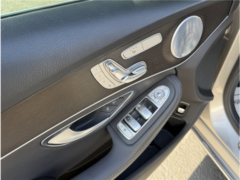 Used 2020 Mercedes-Benz C 300 Sedan w/ Premium Package image 15