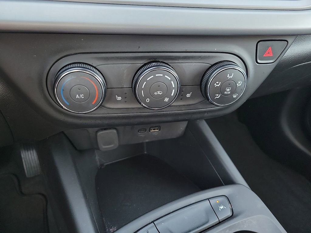 Used 2025 Chevrolet Trax LS w/ LS Convenience Package FWD image 17