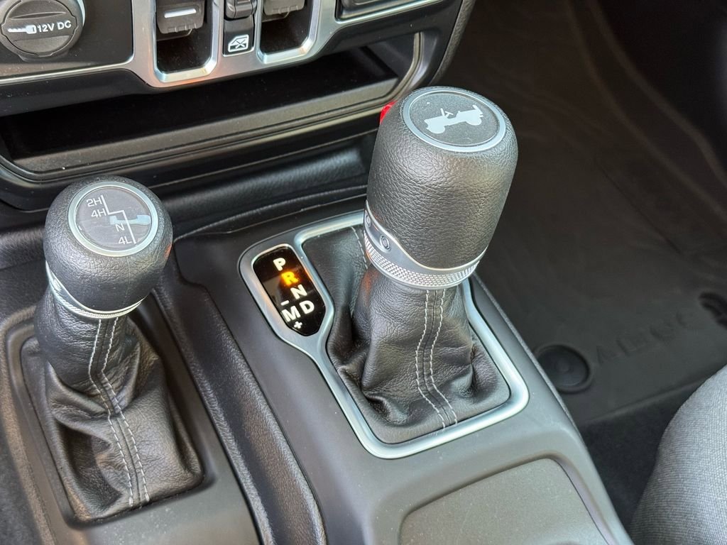Used 2024 Jeep Wrangler Unlimited Sahara AWD/4WD image 33