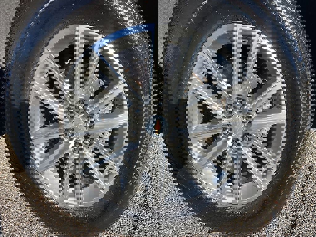 Used 2023 Chevrolet Traverse LT image 11