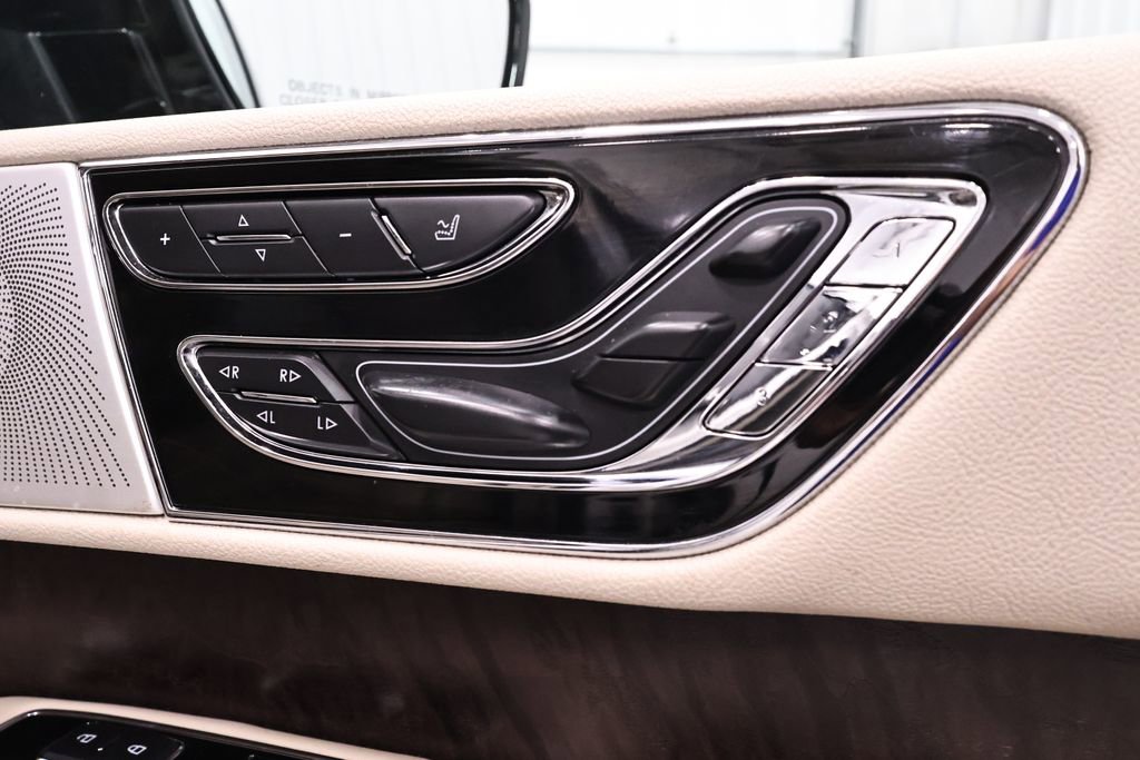 Used 2020 Lincoln Navigator L Reserve w/ Luxury Package AWD/4WD image 18